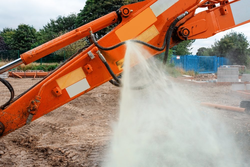 TYPER, ÅRSAGER OG FARER VED HYDRAULIK LÆKAGEN