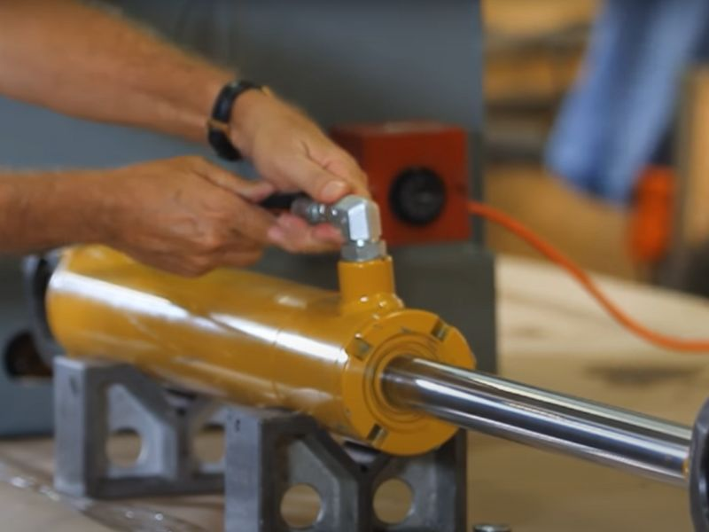 Hvordan man trykker test en hydraulisk cylinder