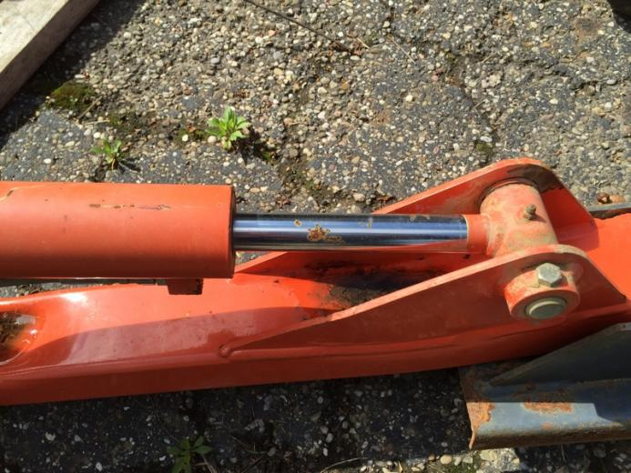 Sådan fjernes rust fra hydrauliske cylindre